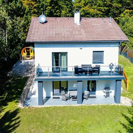 In Niederoesterreich Mit 3 Mitten Im Wald *