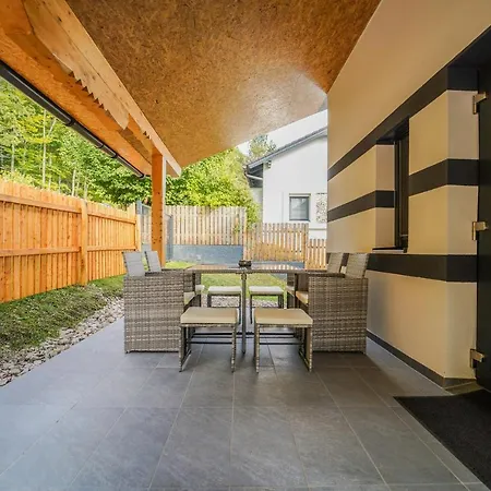 In Niederoesterreich Mit 3 Mitten Im Wald *