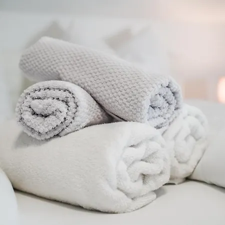 In Niederoesterreich Mit 3 Mitten Im Wald *