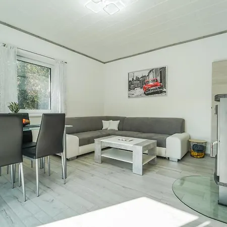 In Niederoesterreich Mit 3 Mitten Im Wald *