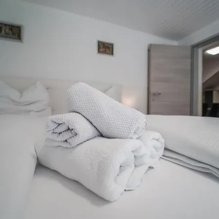 In Niederoesterreich Mit 3 Mitten Im Wald