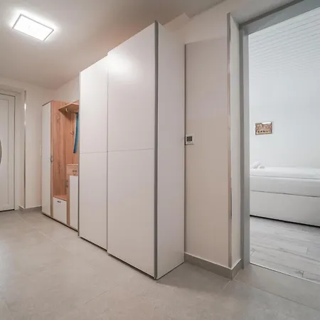 In Niederoesterreich Mit 3 Mitten Im Wald *