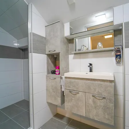 In Niederoesterreich Mit 3 Mitten Im Wald *