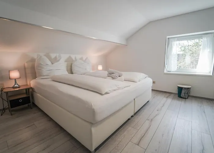 In Niederoesterreich Mit 3 Mitten Im Wald *