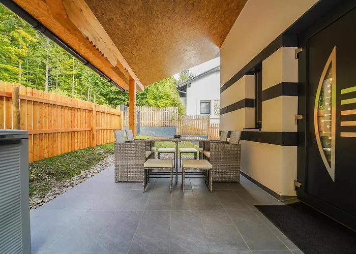 In Niederoesterreich Mit 3 Mitten Im Wald *