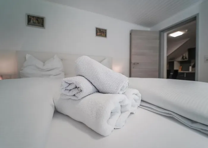 In Niederoesterreich Mit 3 Mitten Im Wald